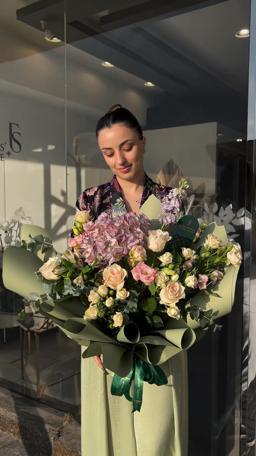 How Flowers Enhance Hospitality: A Guide for Dubai Hotels & Restaurants