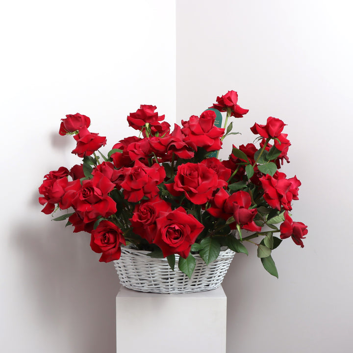 Valentines red rose basket