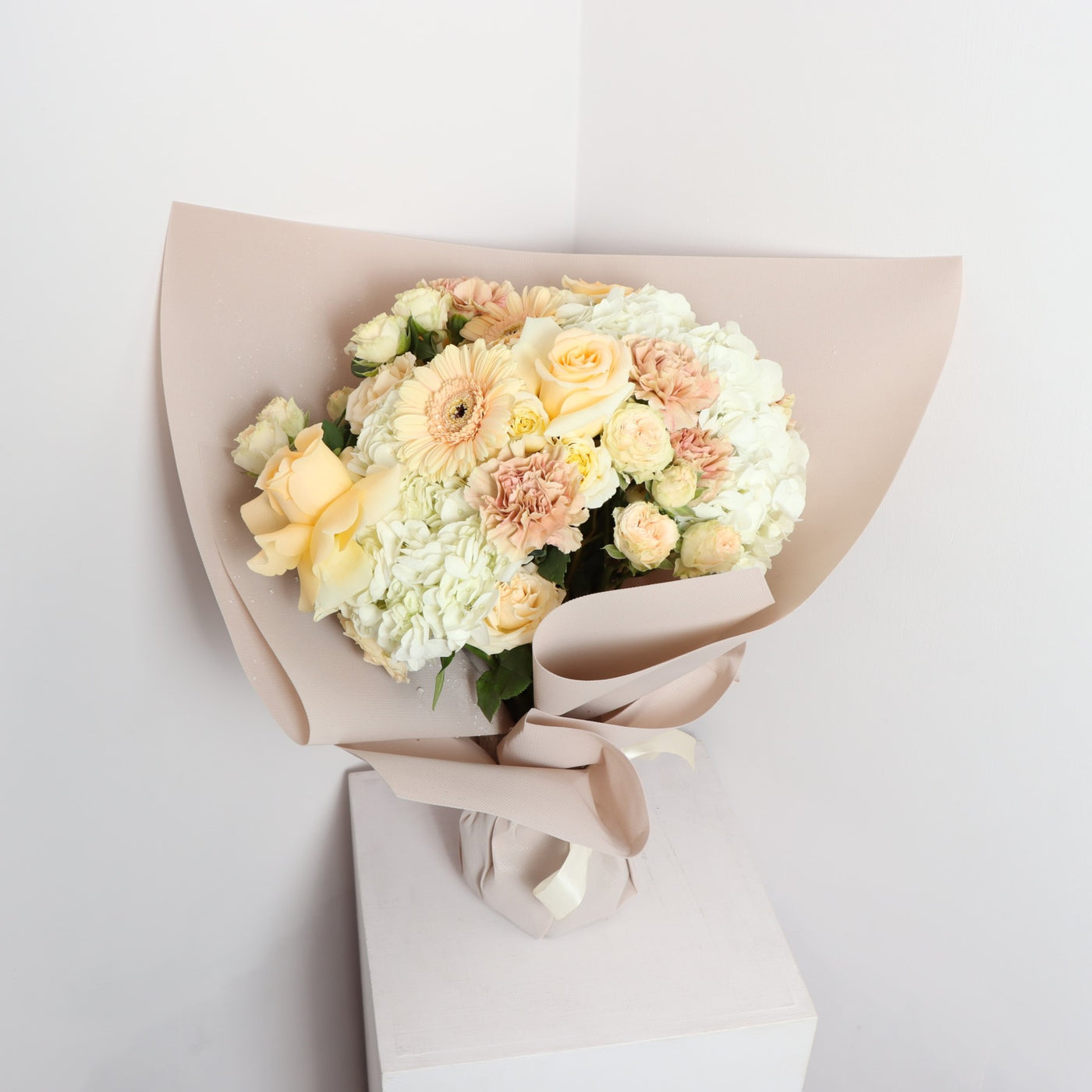 Beige Flower Bouquet(60cmx50cm)