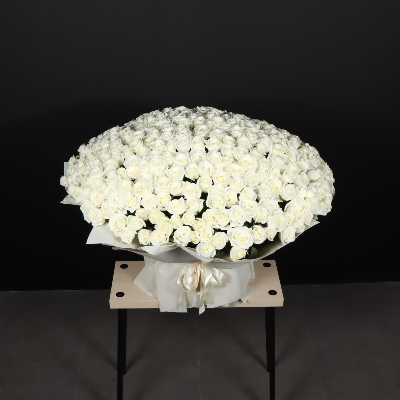 500 White Roses Bouquet (90cmx120cm)