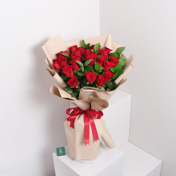 Glam Red Bouquet Online delivery
