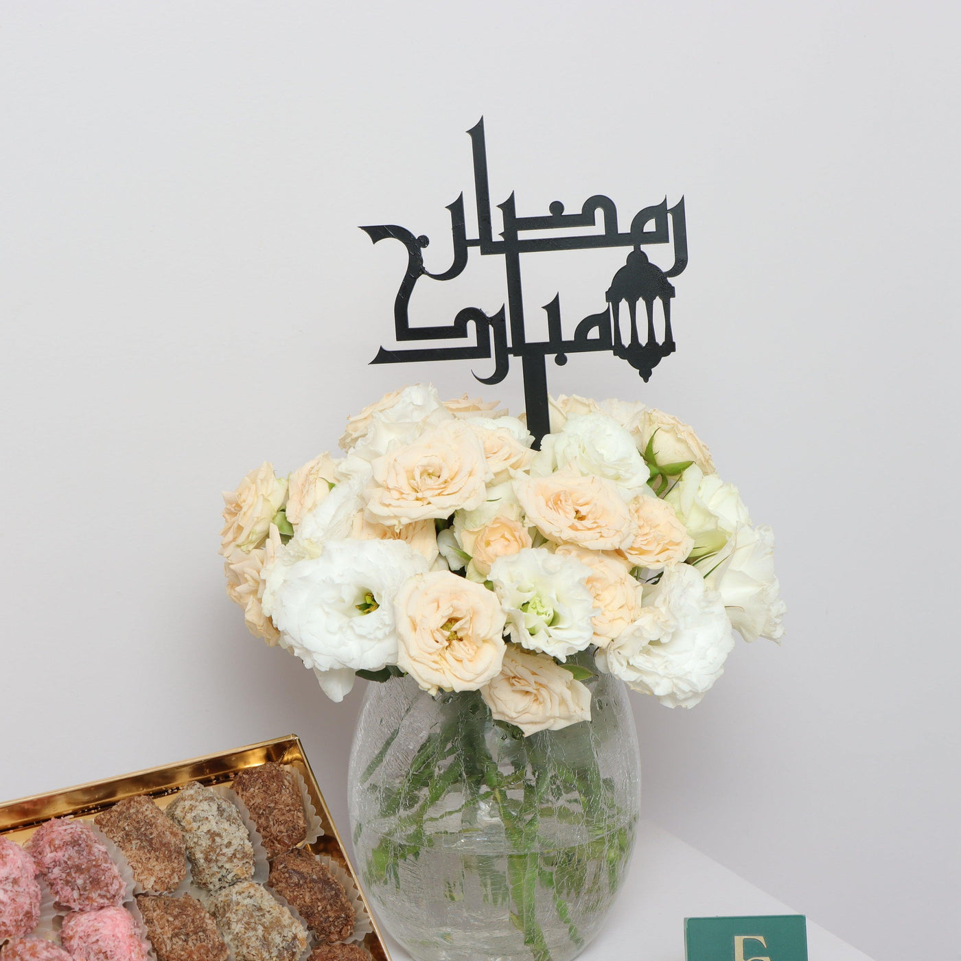 Lite Flower Vase and Sokari Stuffed Dates 0.5 Kg Ramadan gift