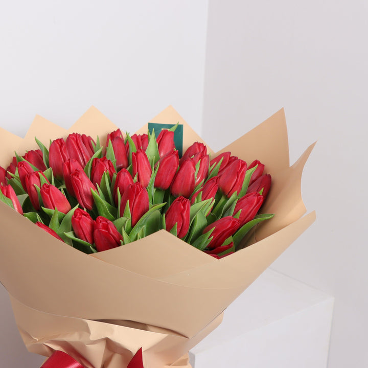 Red Tulip Bouquet in Dubai online